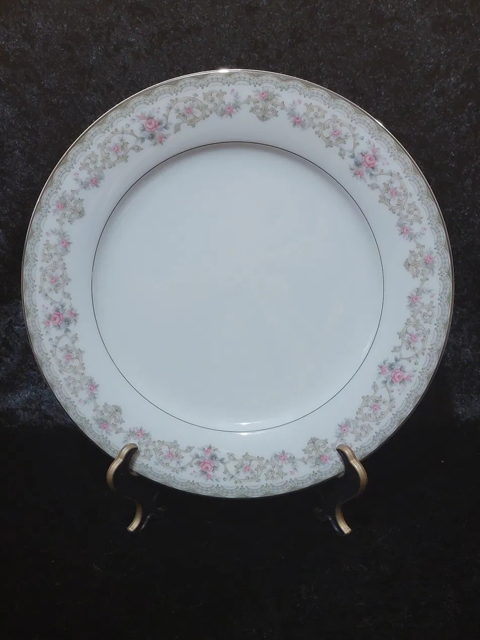 Noritake "Edgewood" Pattern #5807 — Complete Service for 4 with Serving Platters, Vintage Japan, Circa (1957–1973)